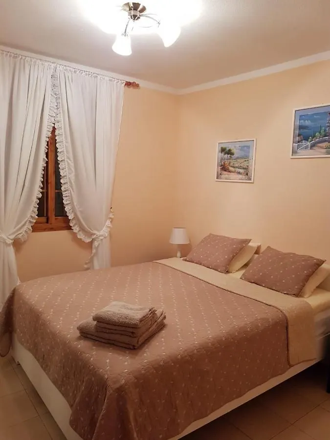 Buganvillas 阿德耶